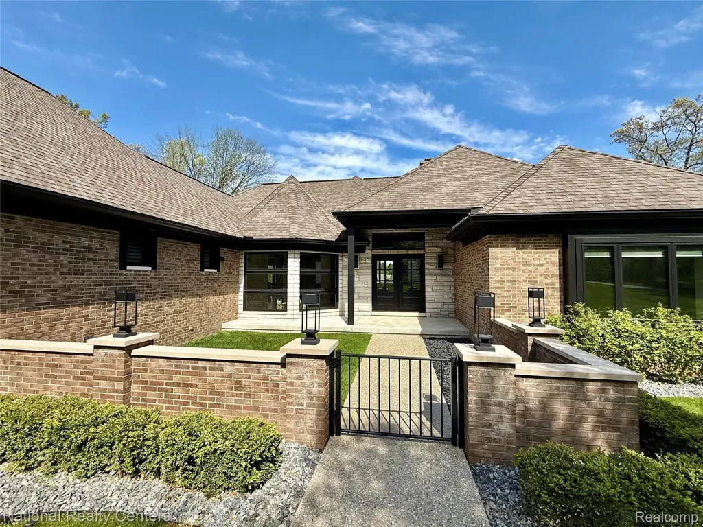 7050 Lake Shannon Court Tyrone Township MI 48430