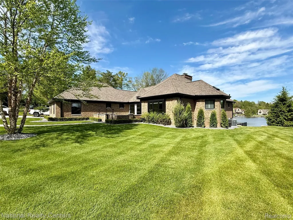 7050 Lake Shannon Court Tyrone Township MI 48430
