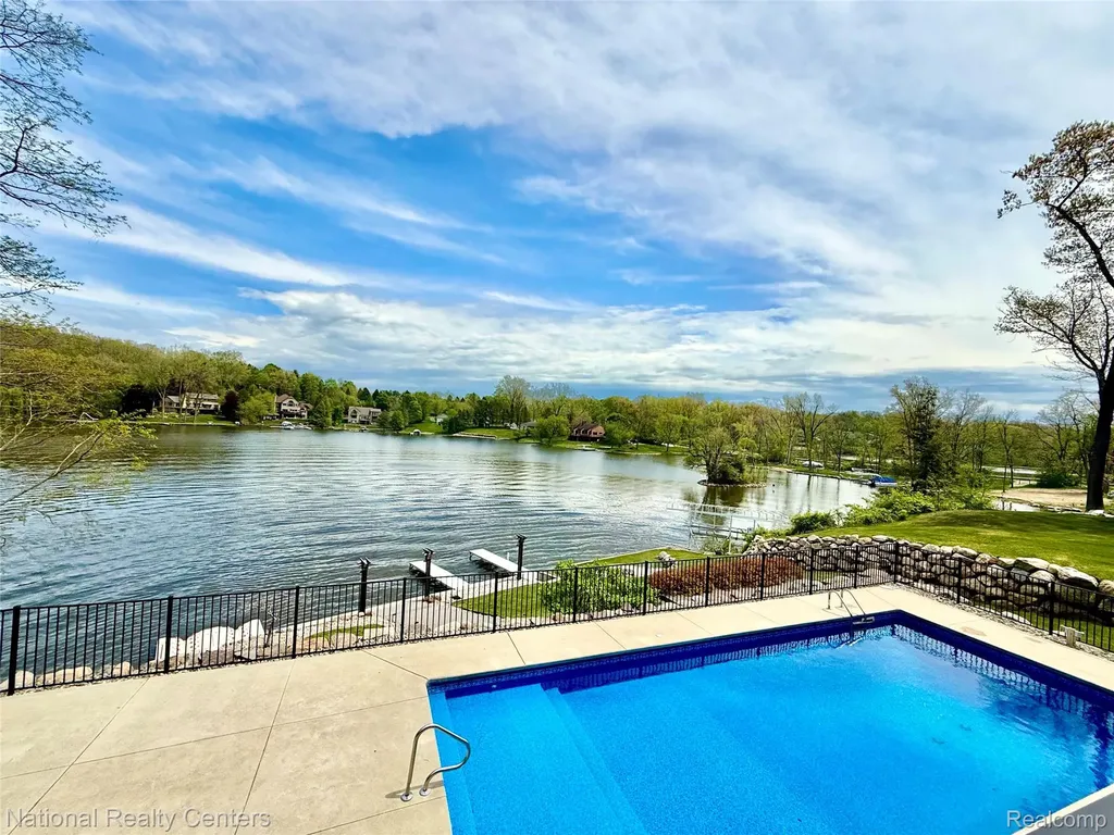 7050 Lake Shannon Court Tyrone Township MI 48430