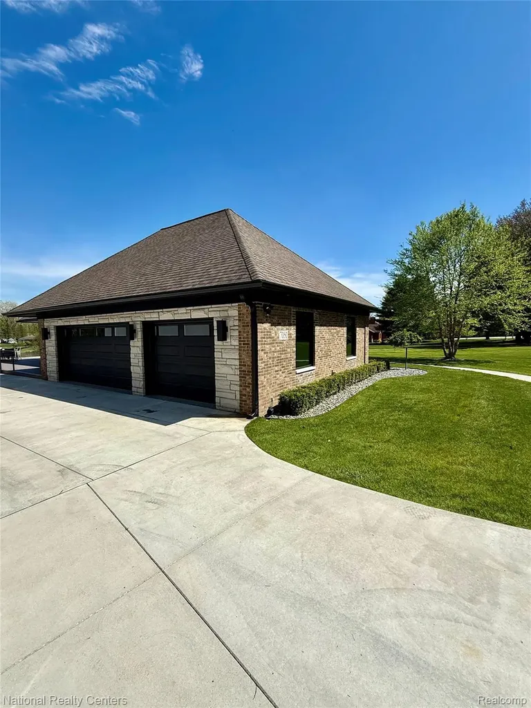 7050 Lake Shannon Court Tyrone Township MI 48430