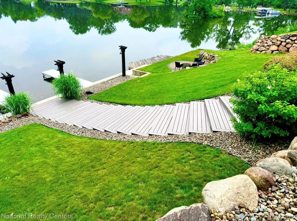 7050 Lake Shannon Court Tyrone Township MI 48430