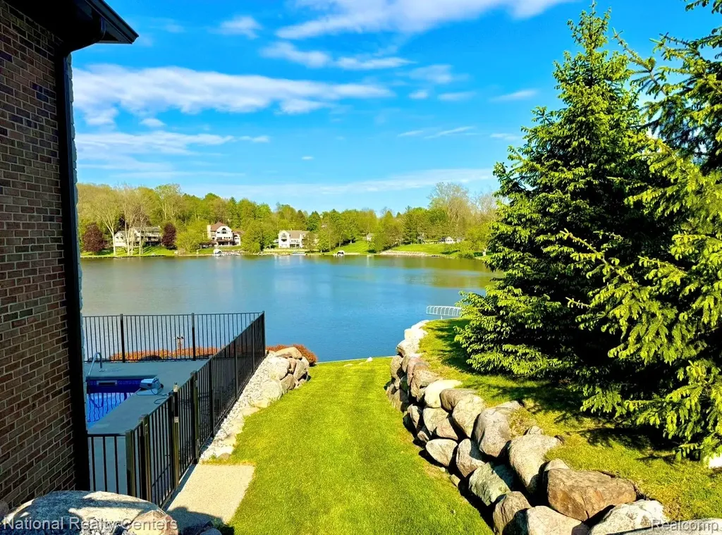 7050 Lake Shannon Court Tyrone Township MI 48430