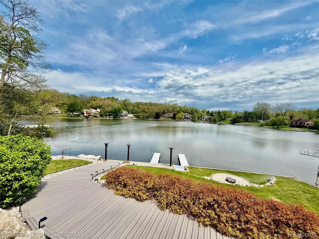 7050 Lake Shannon Court Tyrone Township MI 48430