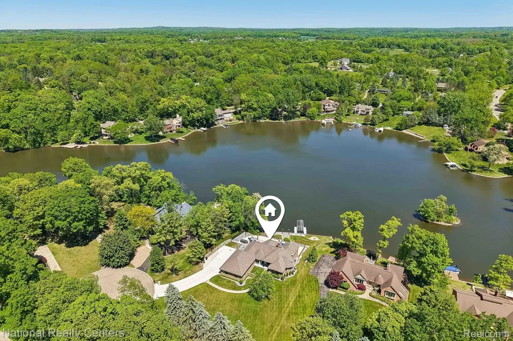 7050 Lake Shannon Court Tyrone Township MI 48430
