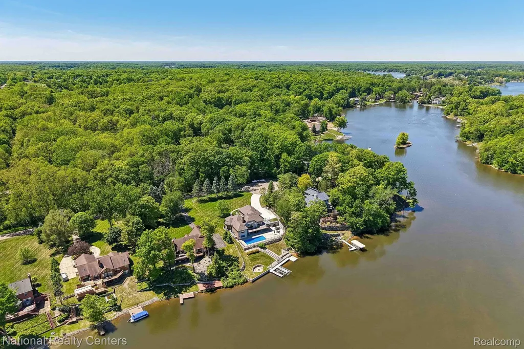 7050 Lake Shannon Court Tyrone Township MI 48430
