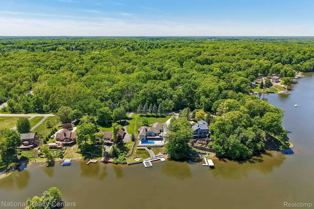 7050 Lake Shannon Court Tyrone Township MI 48430