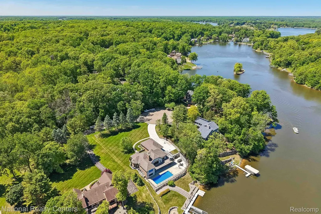 7050 Lake Shannon Court Tyrone Township MI 48430