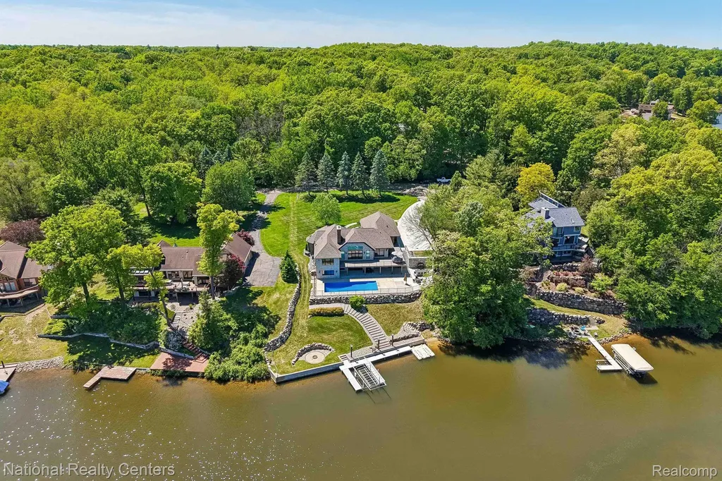 7050 Lake Shannon Court Tyrone Township MI 48430