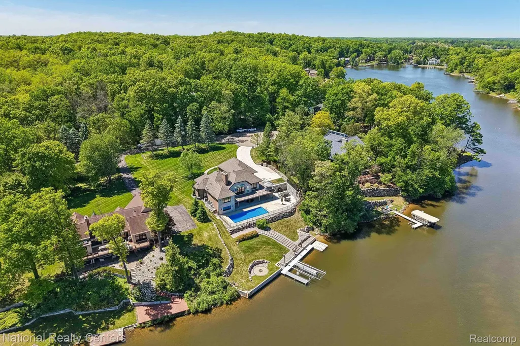 7050 Lake Shannon Court Tyrone Township MI 48430