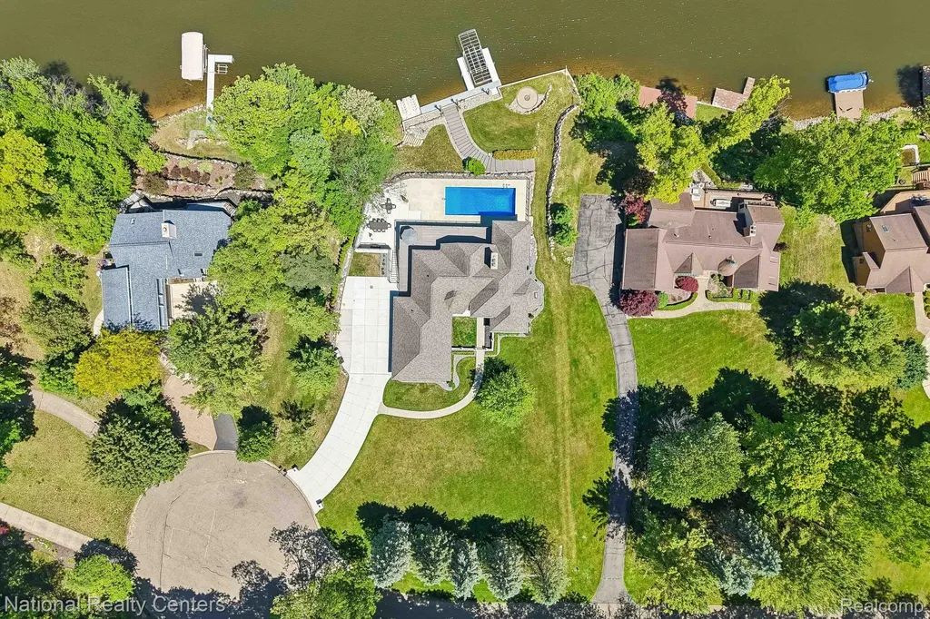 7050 Lake Shannon Court Tyrone Township MI 48430
