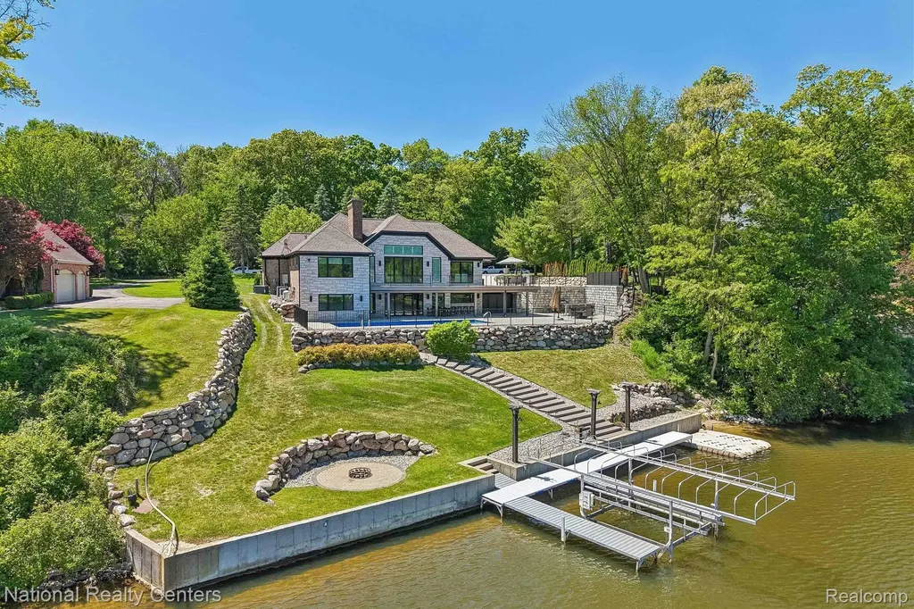7050 Lake Shannon Court Tyrone Township MI 48430