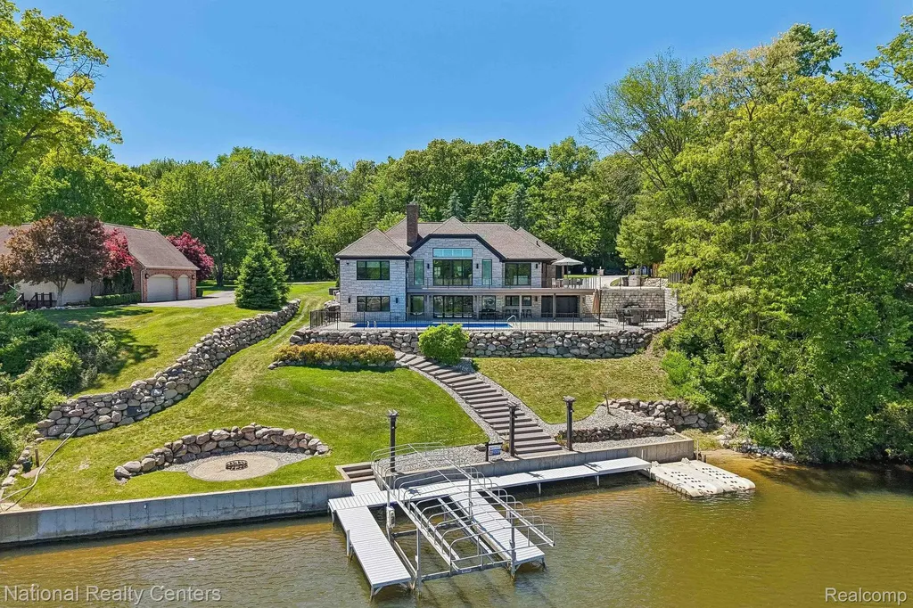 7050 Lake Shannon Court Tyrone Township MI 48430