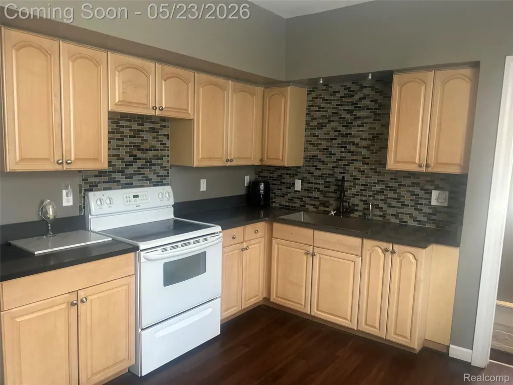 5931 N Mcclellan Street E Detroit City MI 48213