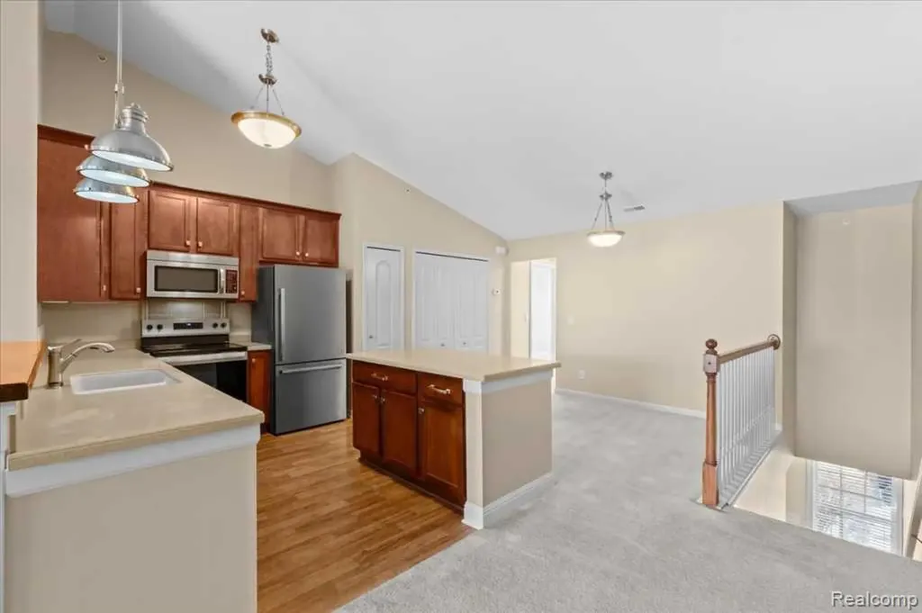 3262 Johanna Ware W Wixom City MI 48393