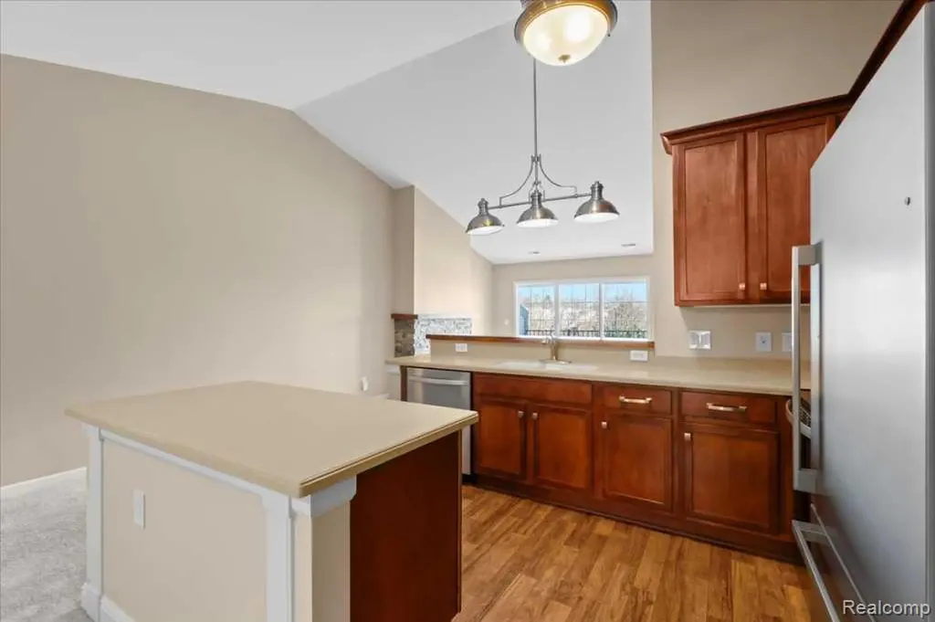 3262 Johanna Ware W Wixom City MI 48393