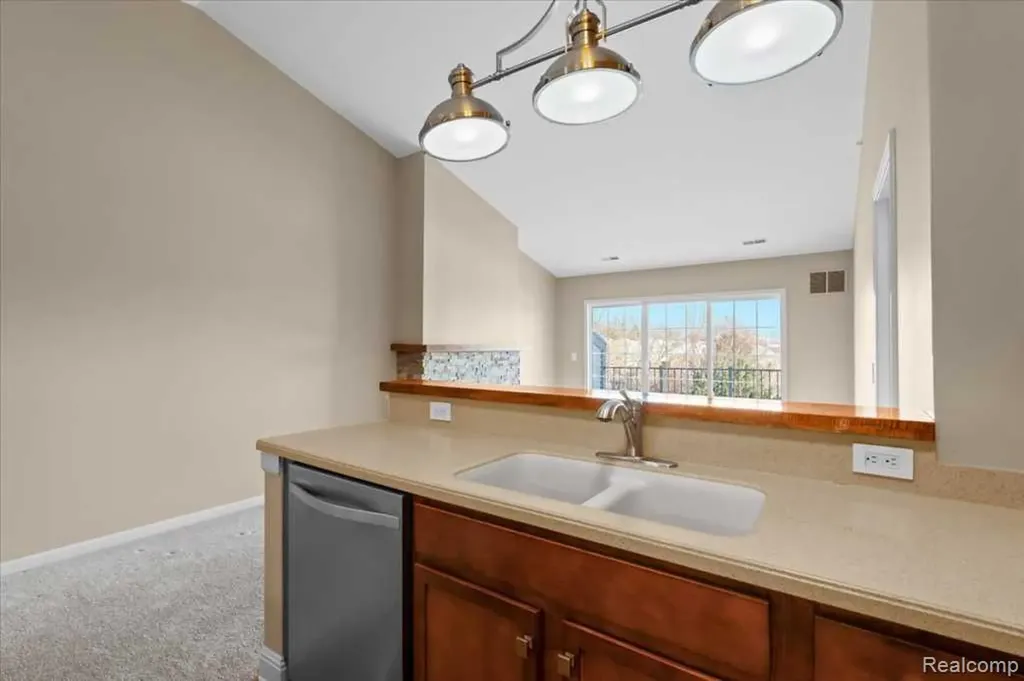 3262 Johanna Ware W Wixom City MI 48393