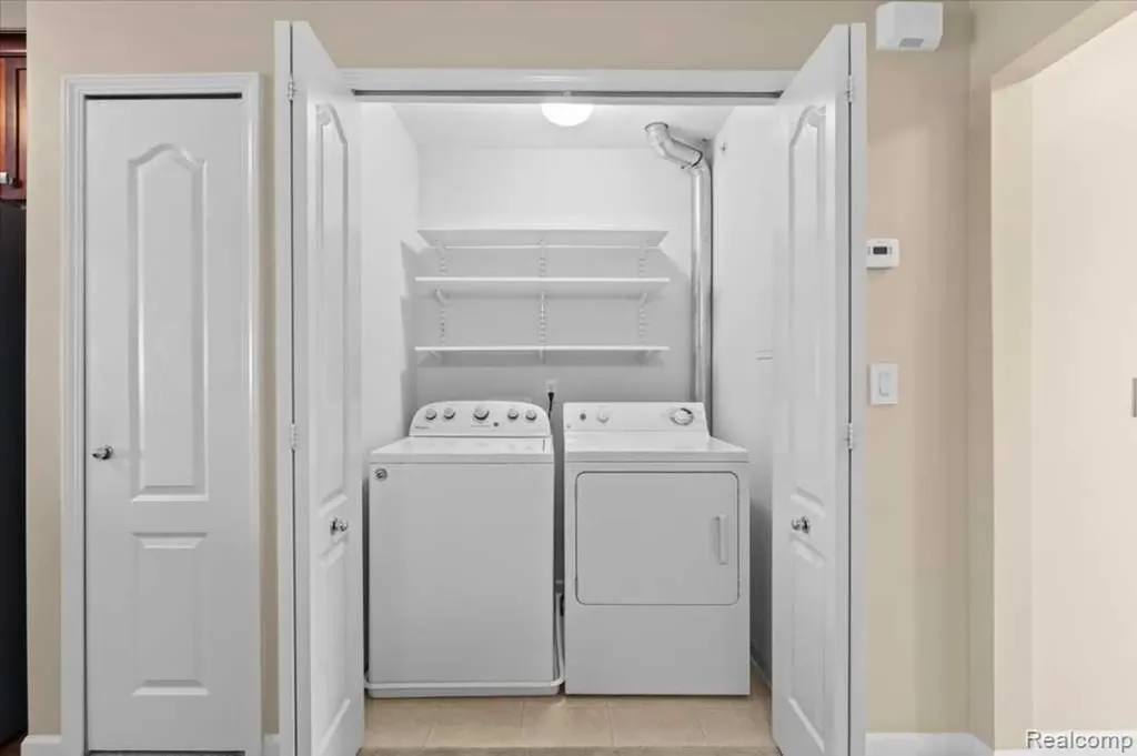 3262 Johanna Ware W Wixom City MI 48393