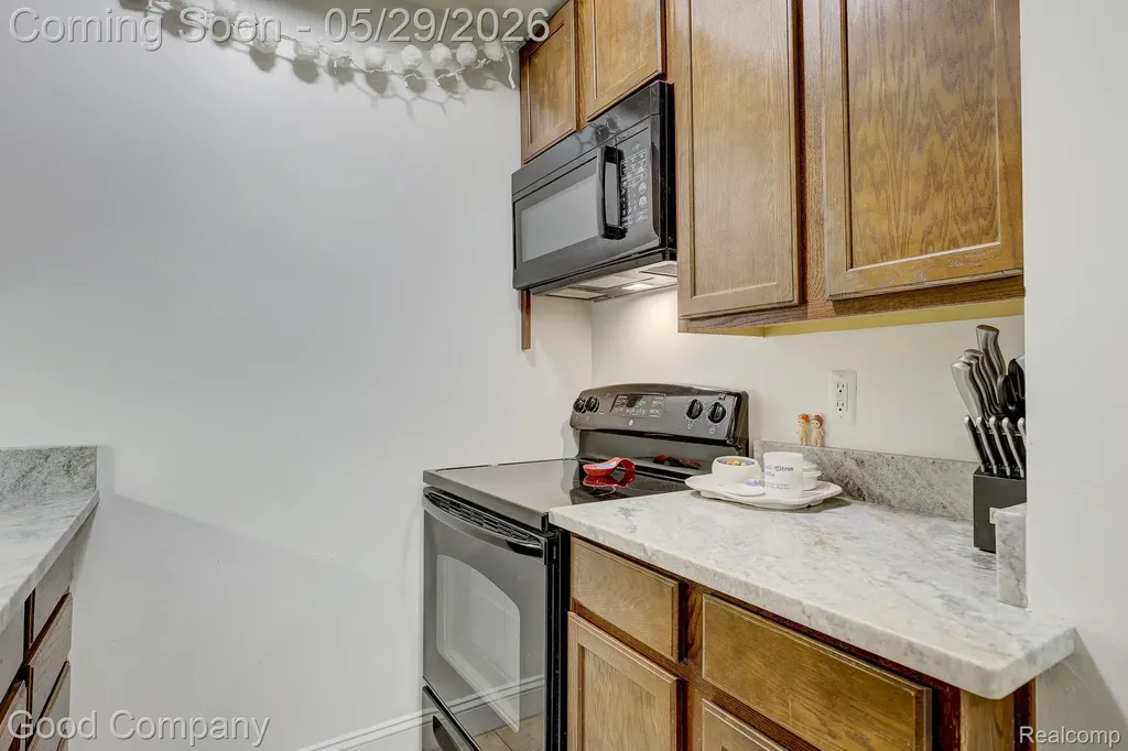 15 E Kirby Street Detroit City MI 48202
