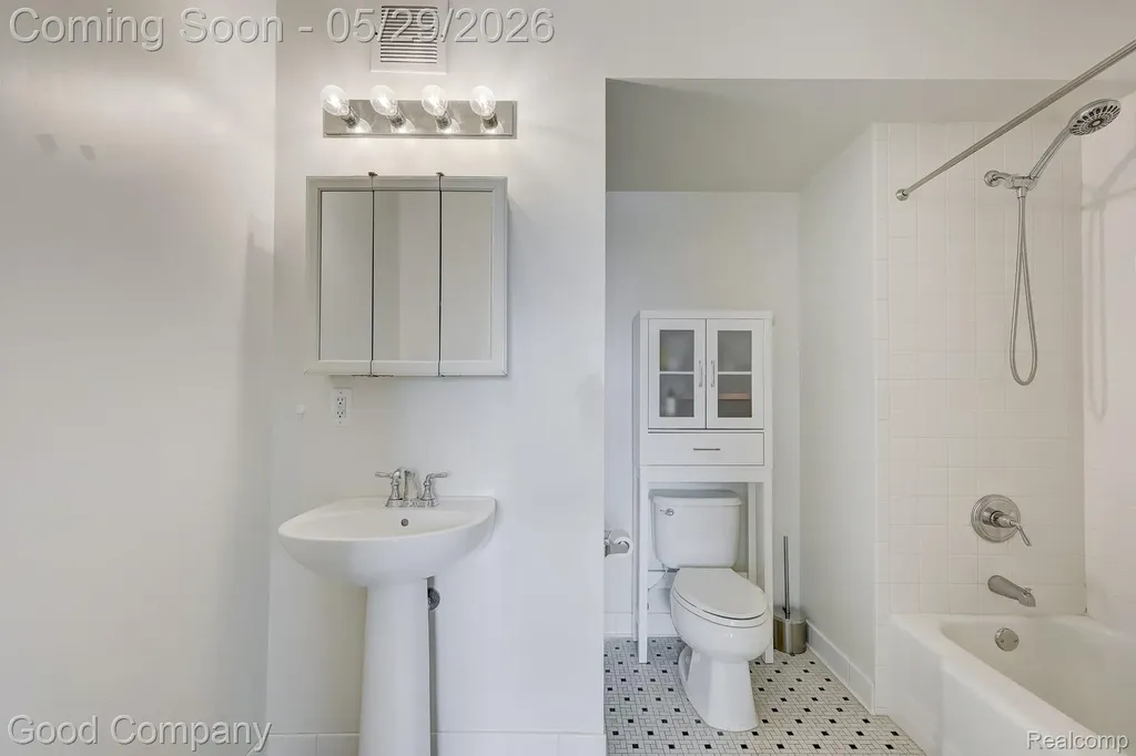 15 E Kirby Street Detroit City MI 48202