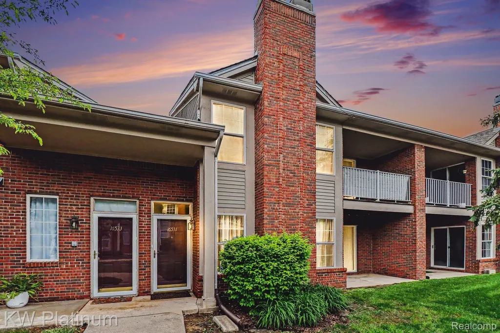 16531 Covington Drive Clinton Charter Township MI 48038