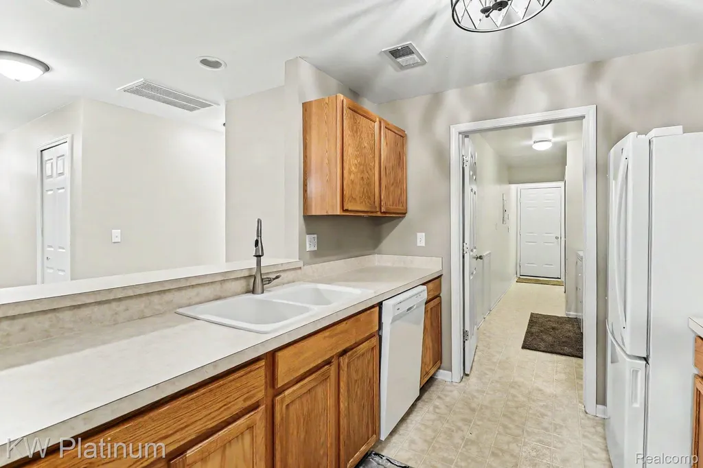 16531 Covington Drive Clinton Charter Township MI 48038