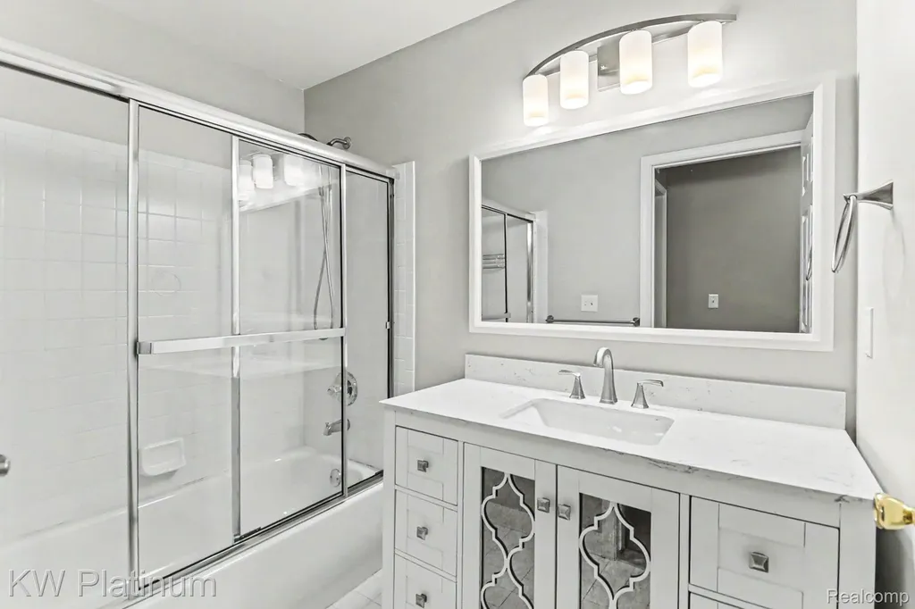 16531 Covington Drive Clinton Charter Township MI 48038