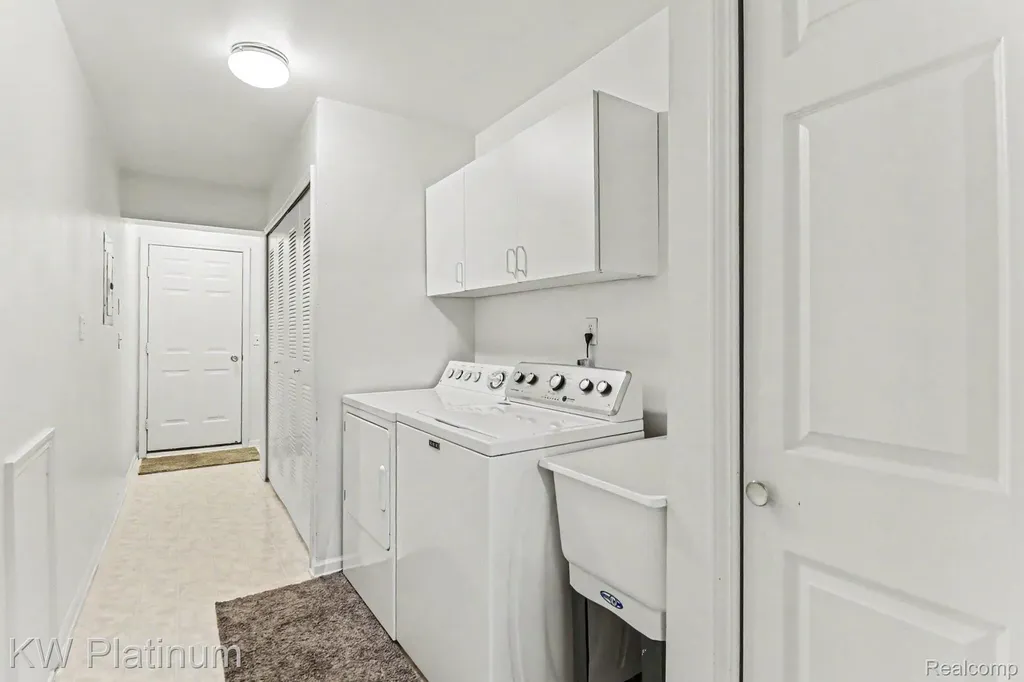 16531 Covington Drive Clinton Charter Township MI 48038