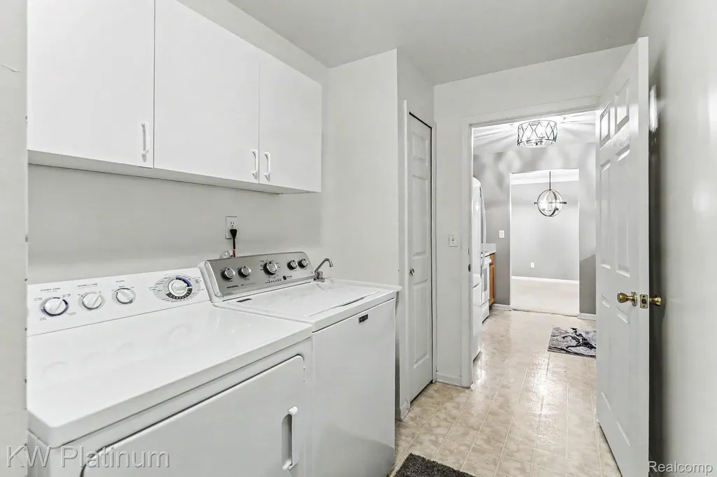 16531 Covington Drive Clinton Charter Township MI 48038