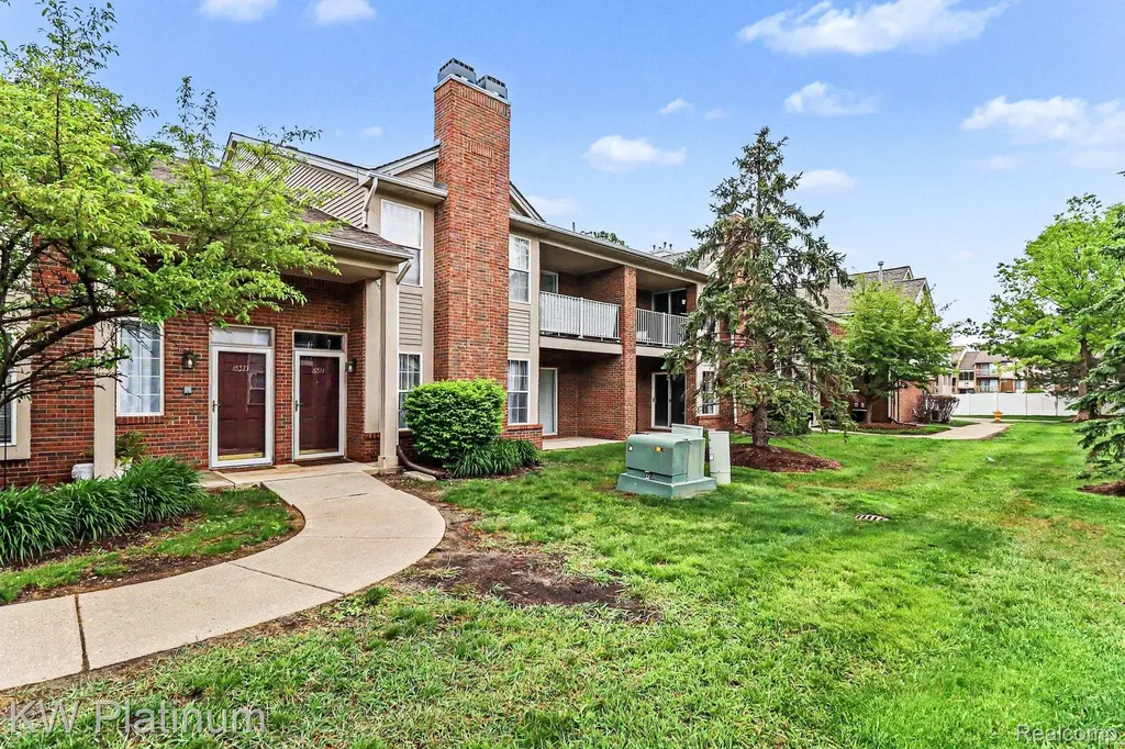 16531 Covington Drive Clinton Charter Township MI 48038