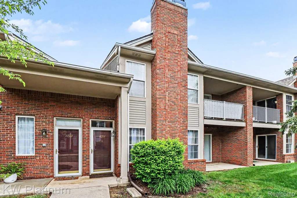 16531 Covington Drive Clinton Charter Township MI 48038