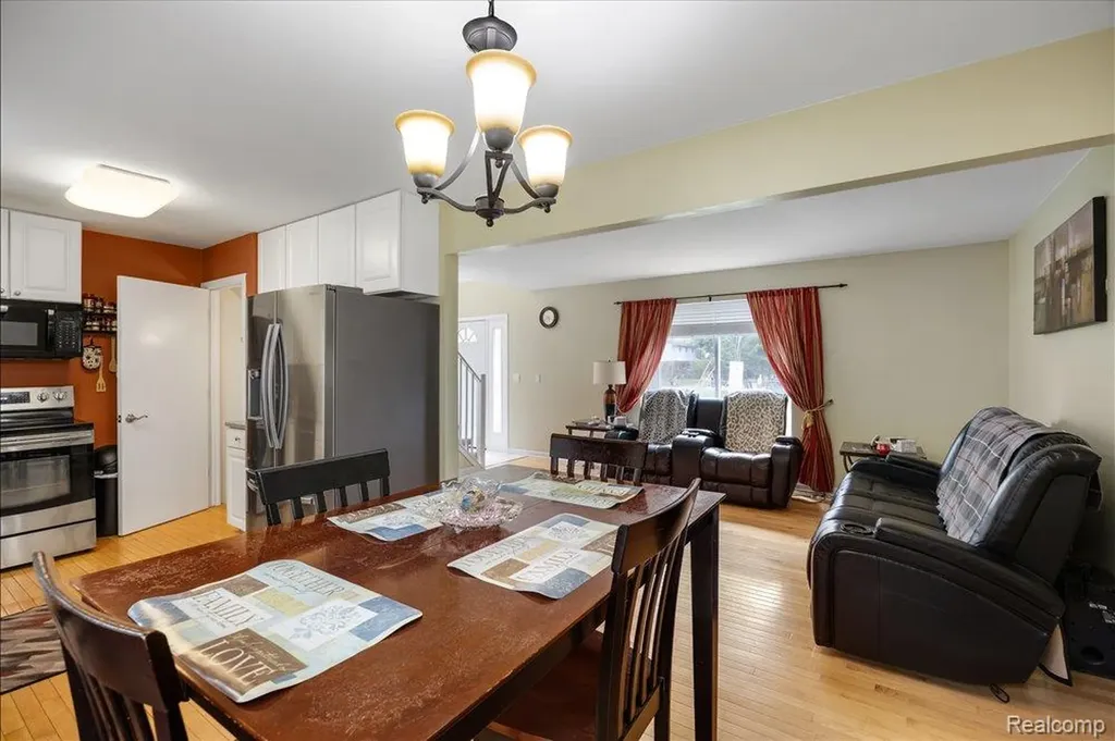 8790 Oakside Avenue Commerce Charter Township MI 48382