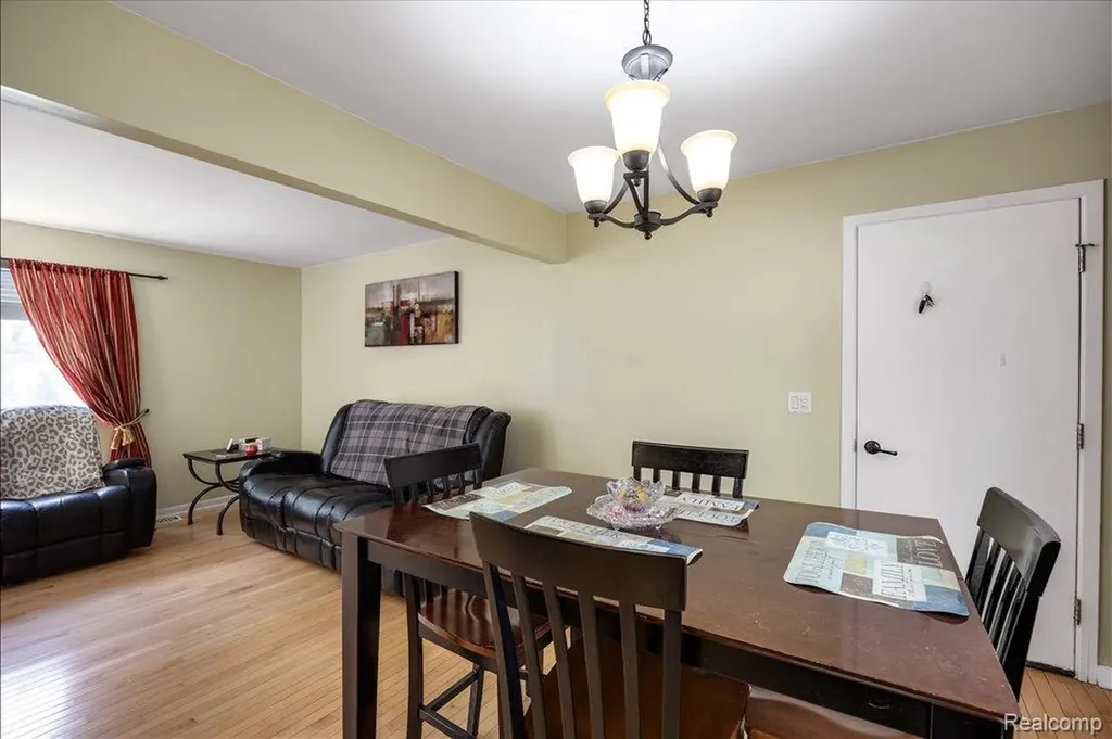 8790 Oakside Avenue Commerce Charter Township MI 48382