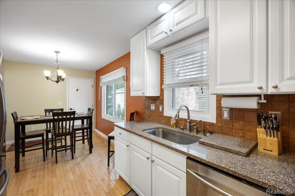 8790 Oakside Avenue Commerce Charter Township MI 48382