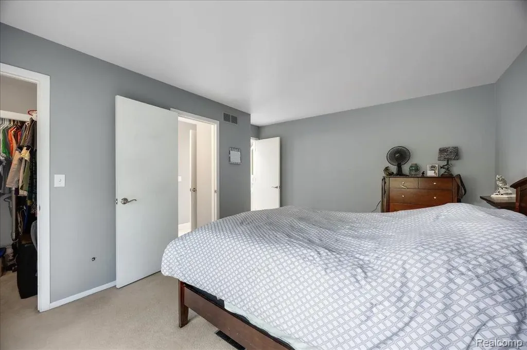 8790 Oakside Avenue Commerce Charter Township MI 48382