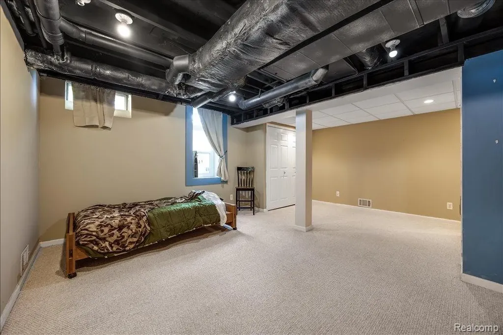 8790 Oakside Avenue Commerce Charter Township MI 48382