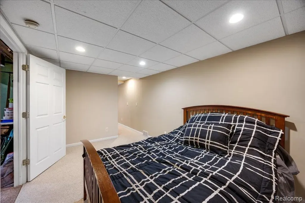 8790 Oakside Avenue Commerce Charter Township MI 48382