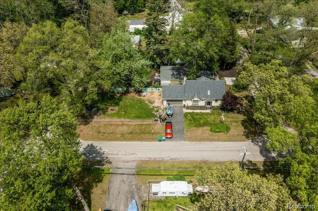 8790 Oakside Avenue Commerce Charter Township MI 48382