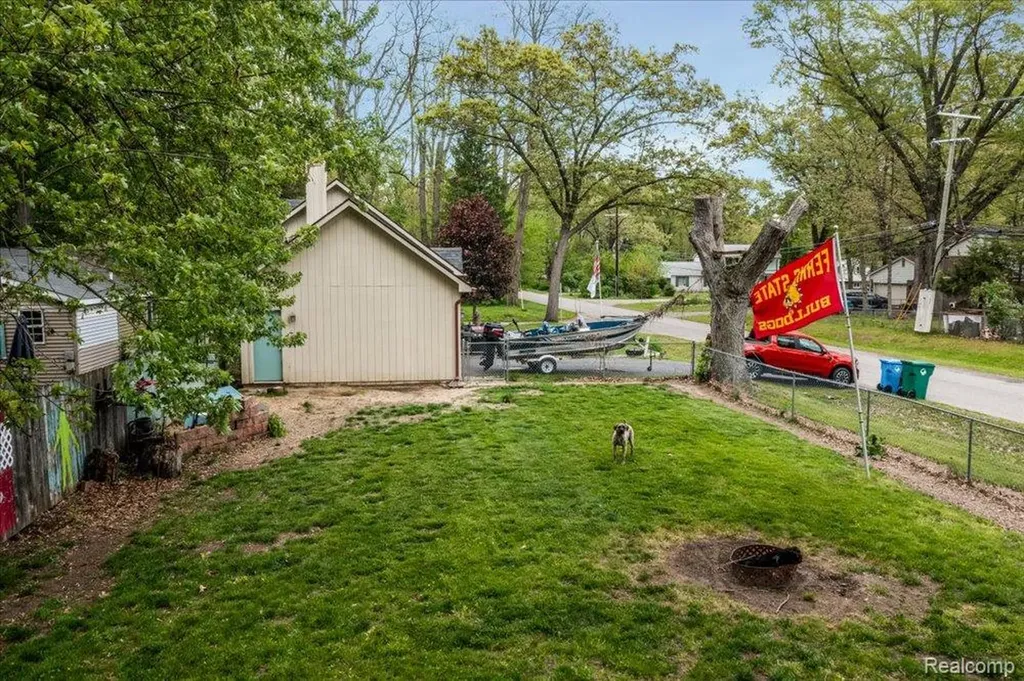 8790 Oakside Avenue Commerce Charter Township MI 48382