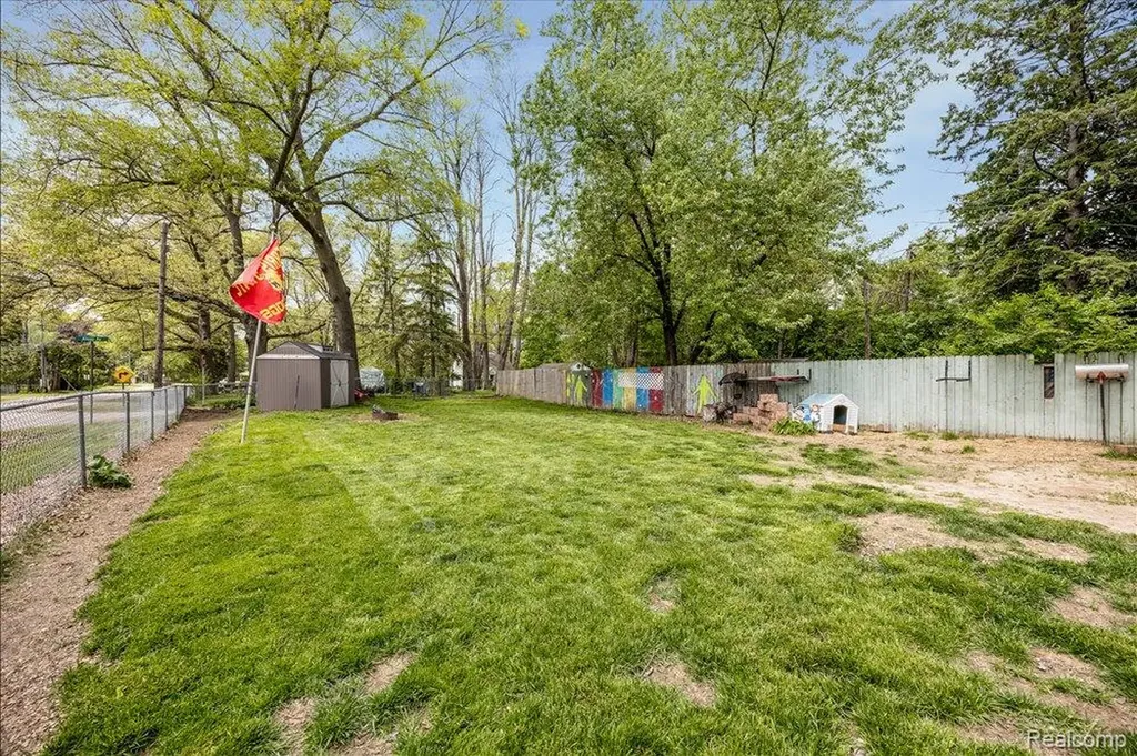 8790 Oakside Avenue Commerce Charter Township MI 48382
