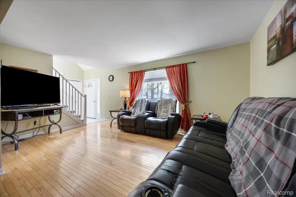8790 Oakside Avenue Commerce Charter Township MI 48382