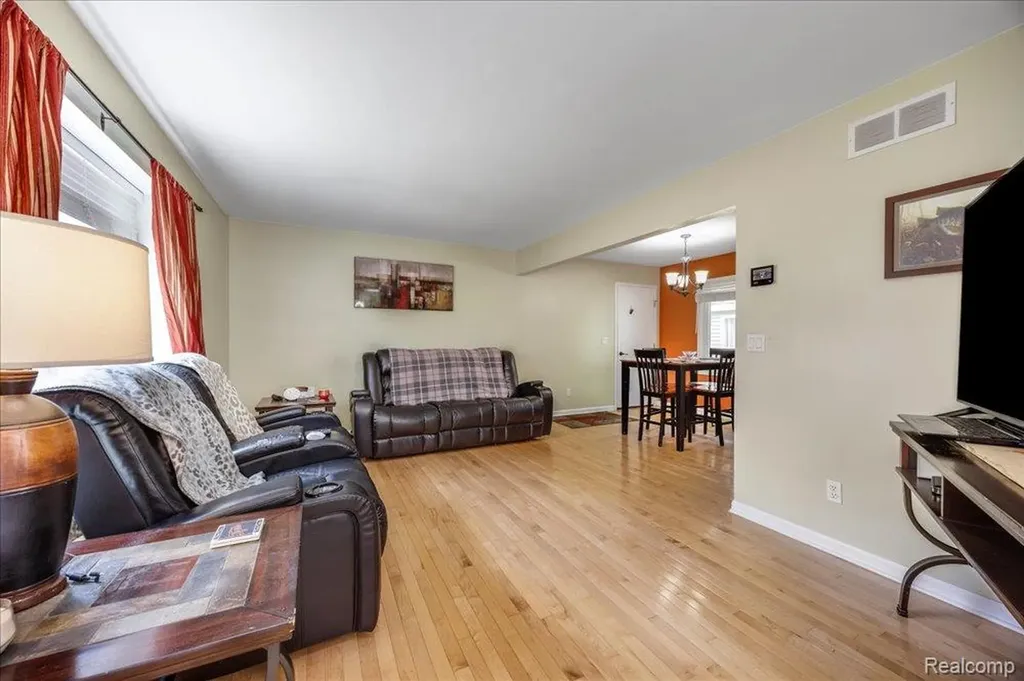 8790 Oakside Avenue Commerce Charter Township MI 48382