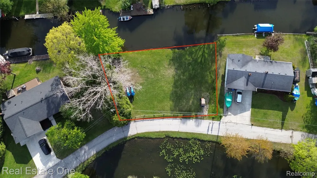 000 Clinton Dr Drive West Bloomfield Charter Township MI 48324