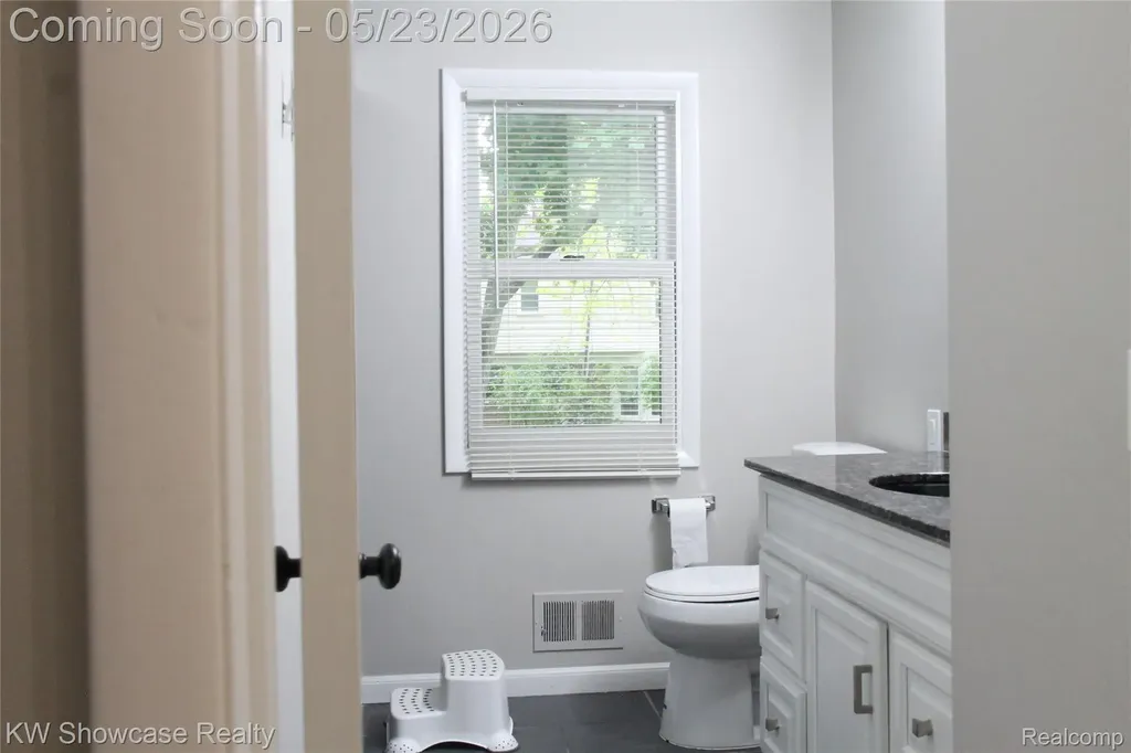 5226 Green Road West Bloomfield Charter Township MI 48323