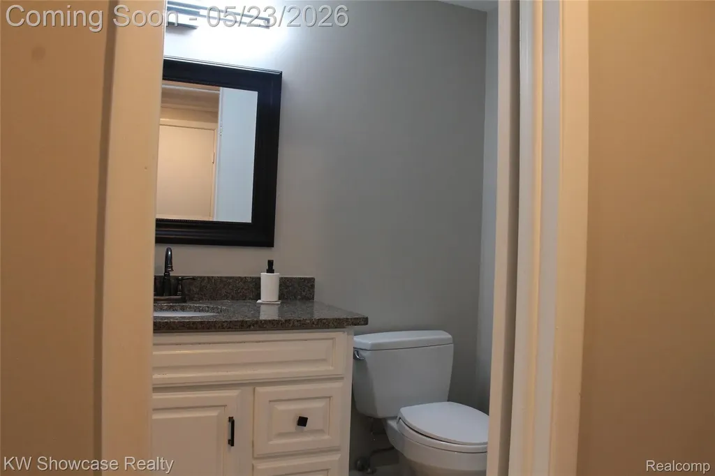 5226 Green Road West Bloomfield Charter Township MI 48323
