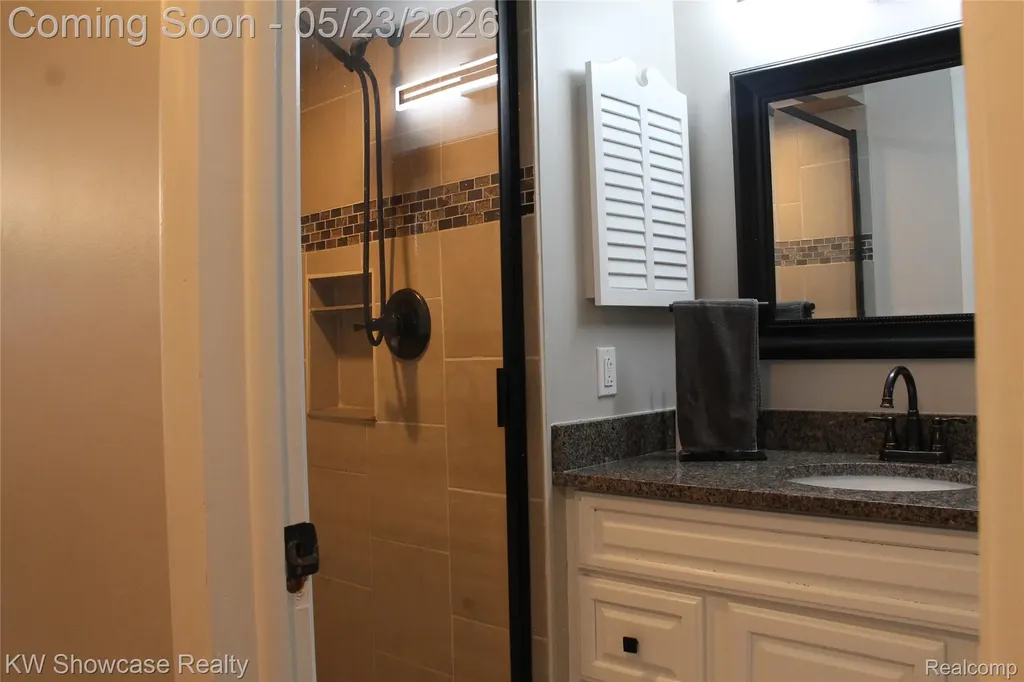 5226 Green Road West Bloomfield Charter Township MI 48323