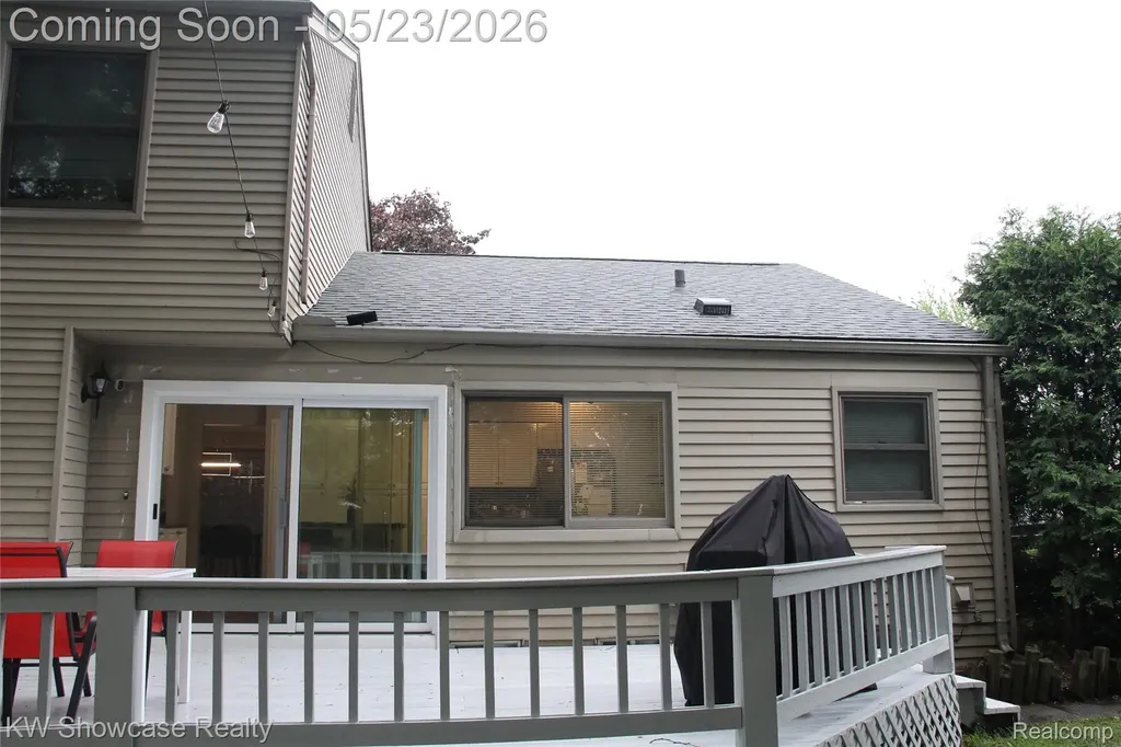 5226 Green Road West Bloomfield Charter Township MI 48323