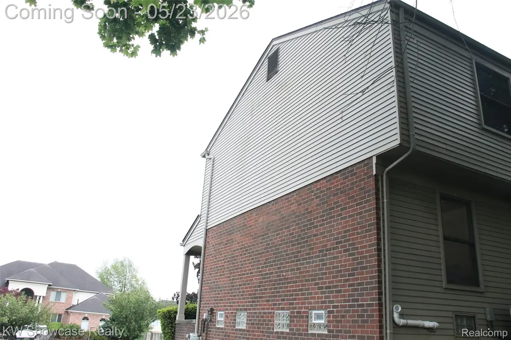 5226 Green Road West Bloomfield Charter Township MI 48323
