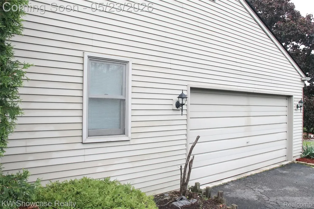 5226 Green Road West Bloomfield Charter Township MI 48323