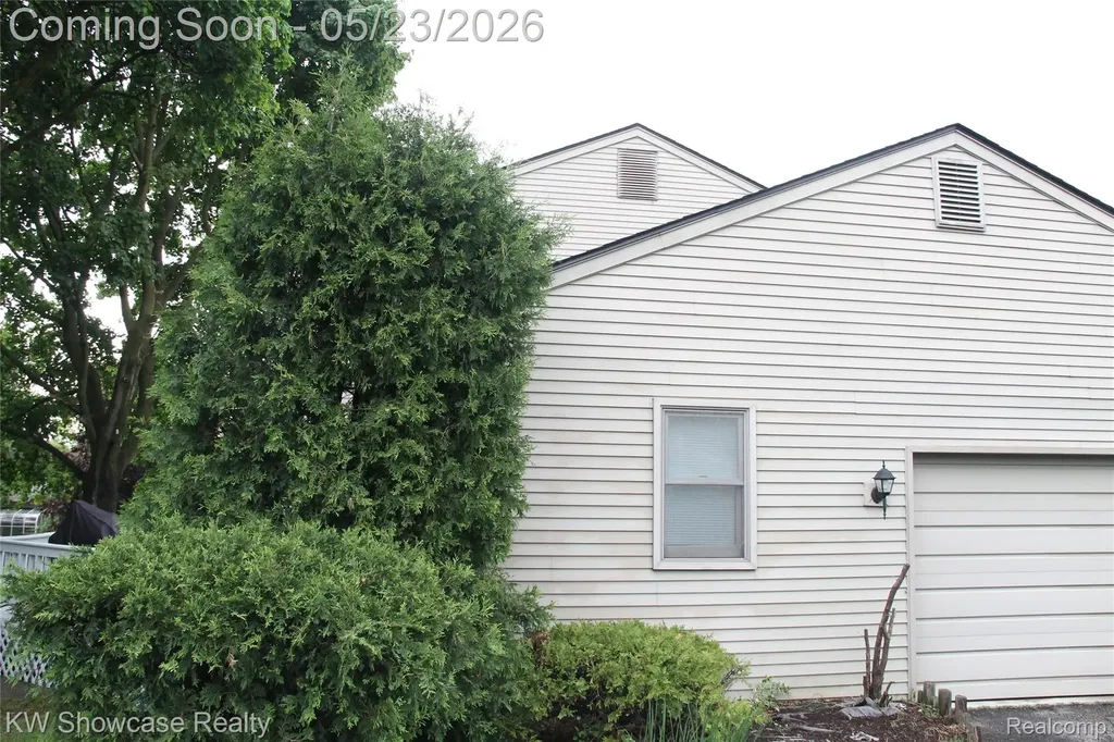 5226 Green Road West Bloomfield Charter Township MI 48323