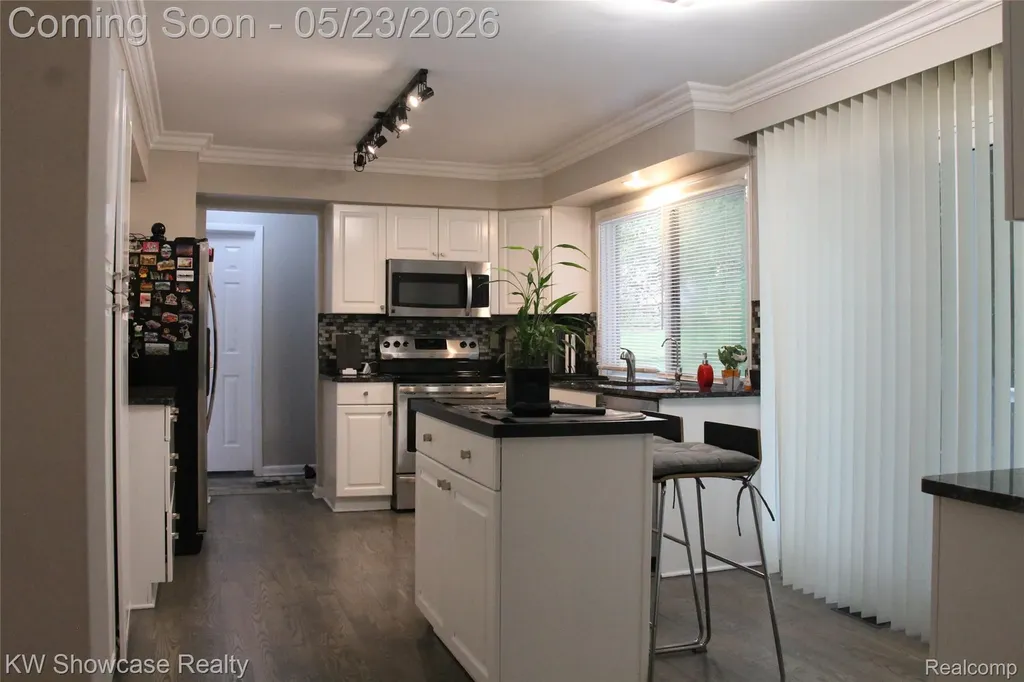 5226 Green Road West Bloomfield Charter Township MI 48323
